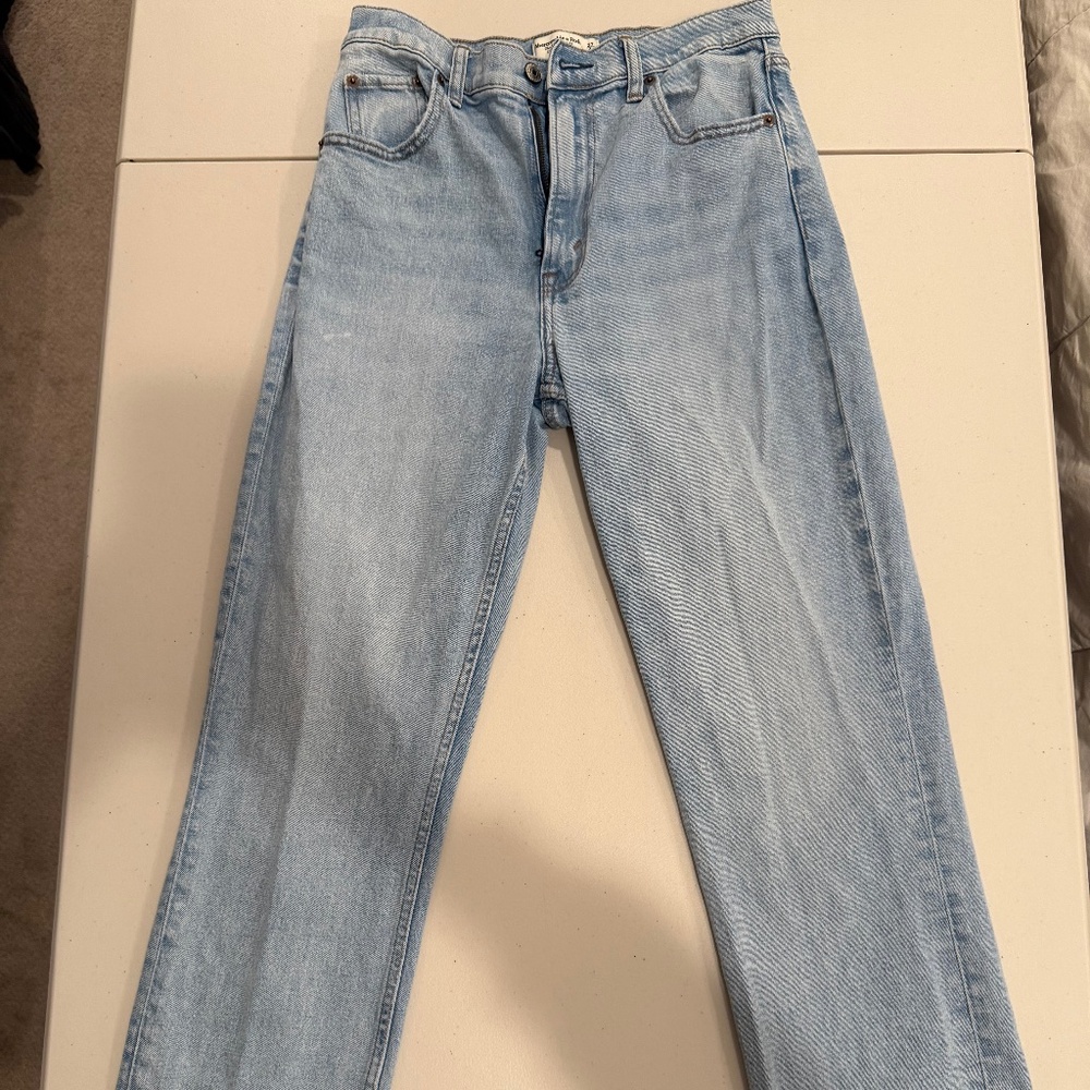 A&F Ankle Straight High Rise Jeans - Curve Love size 27